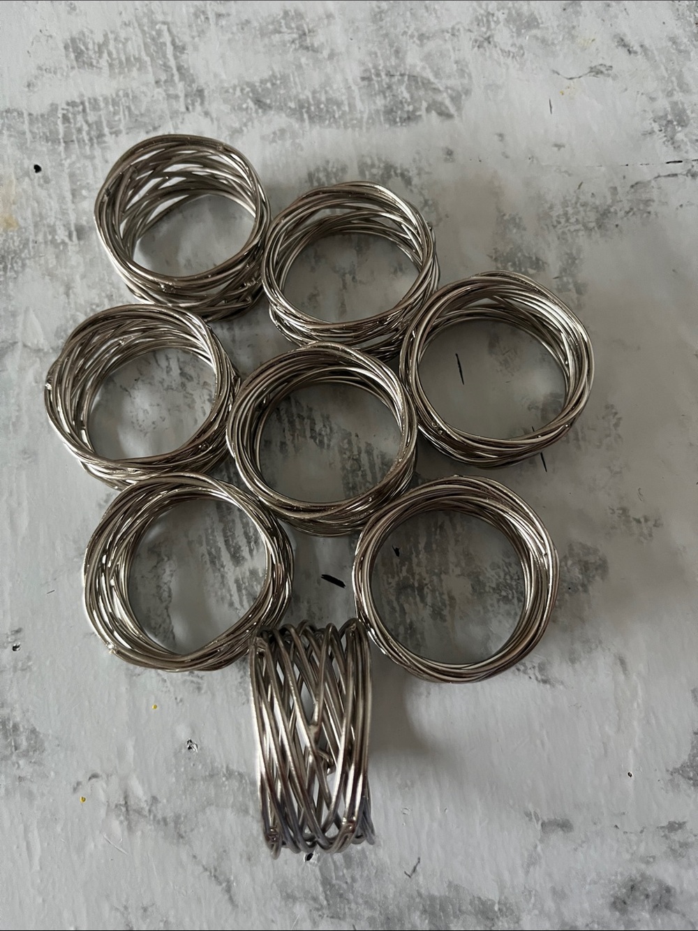 8 napkins rings silver tone
$10